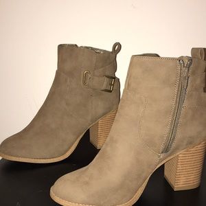 ANKLE BOOTS